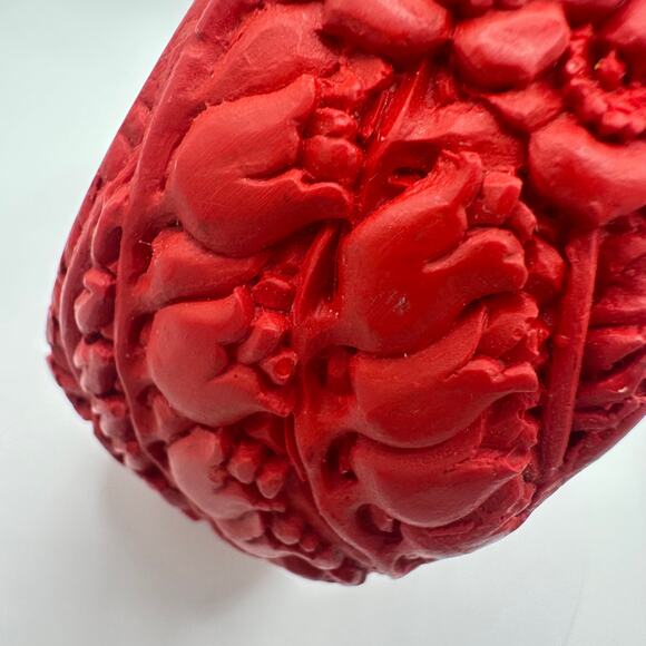 Vintage massive red Cinnabar Chinese carved lacquer floral bangle bracelet - Picture 6 of 10